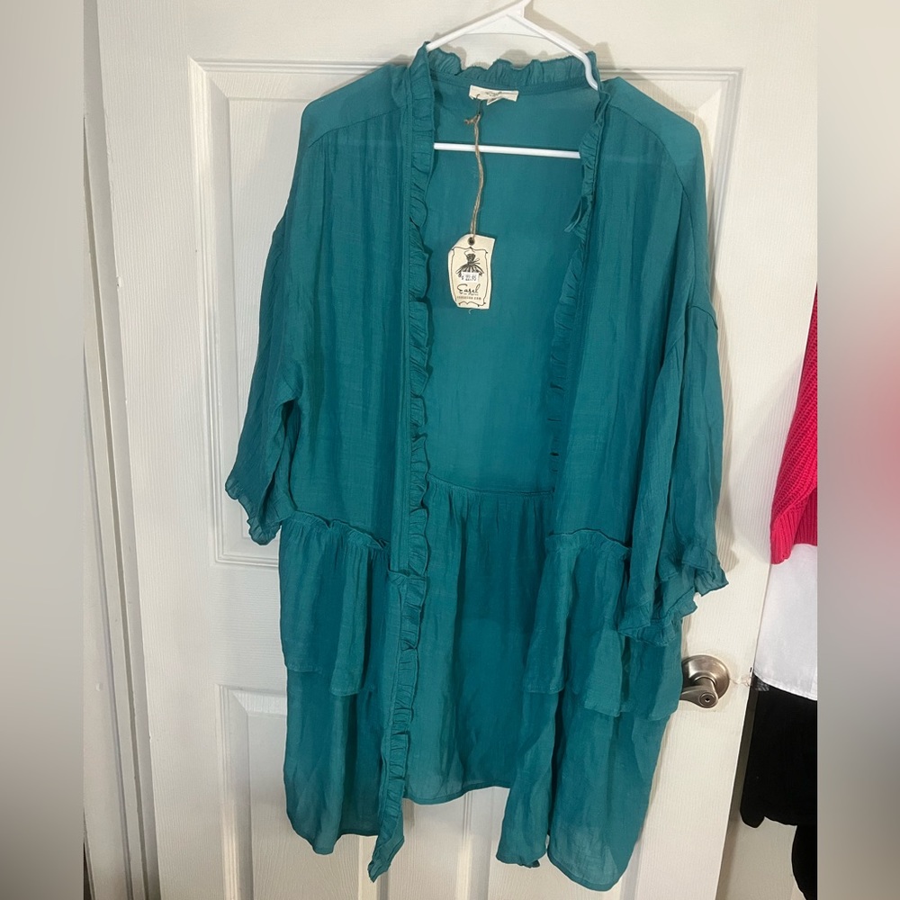 Easel brand new with tags size large